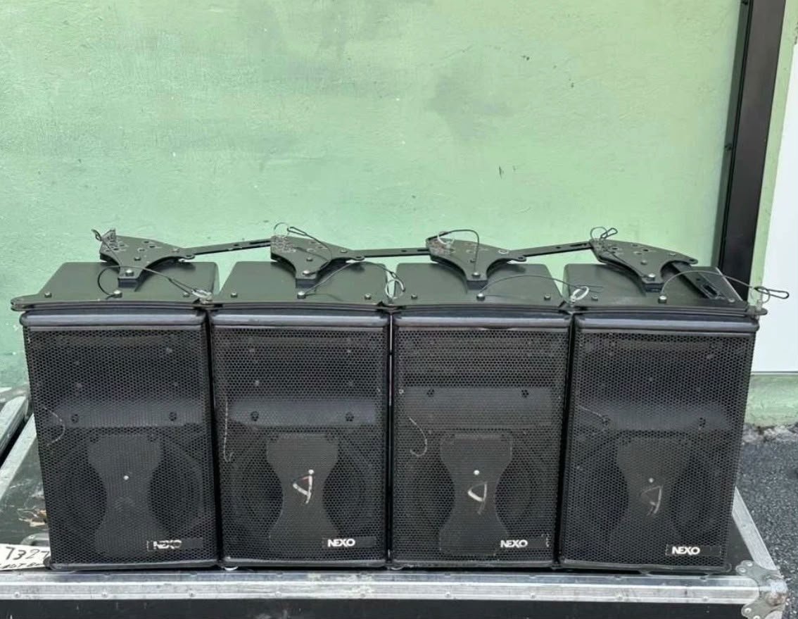 NEXO GEO S805 line-array speakers lot of four with case