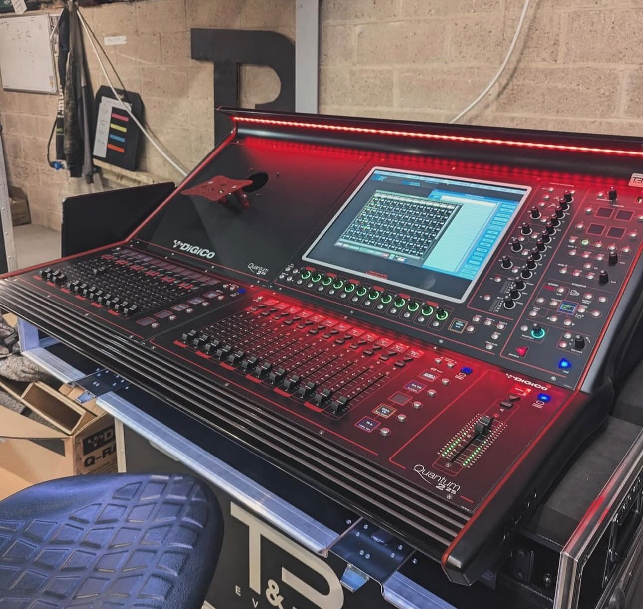 DiGiCo Quantum 225 digital mixing console for professional live sound